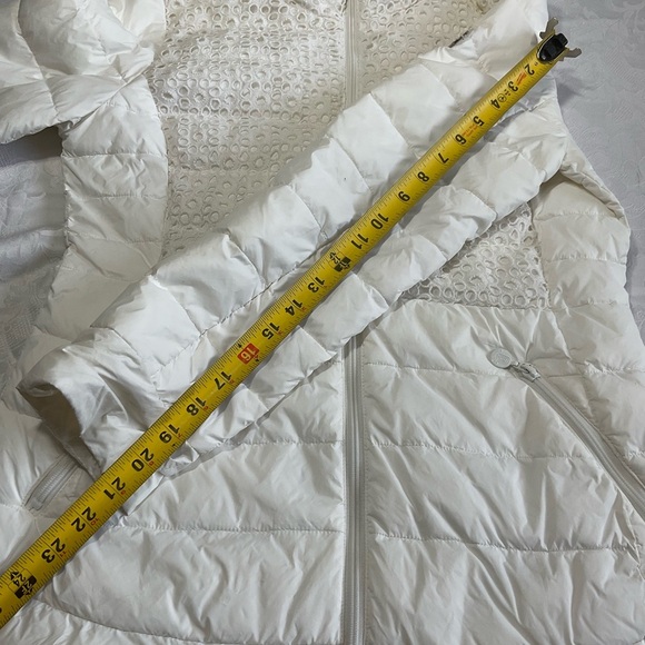 Bernardo Primaloft womens Size Medium puffer jacket White Lace Trim Detail - Picture 13 of 13